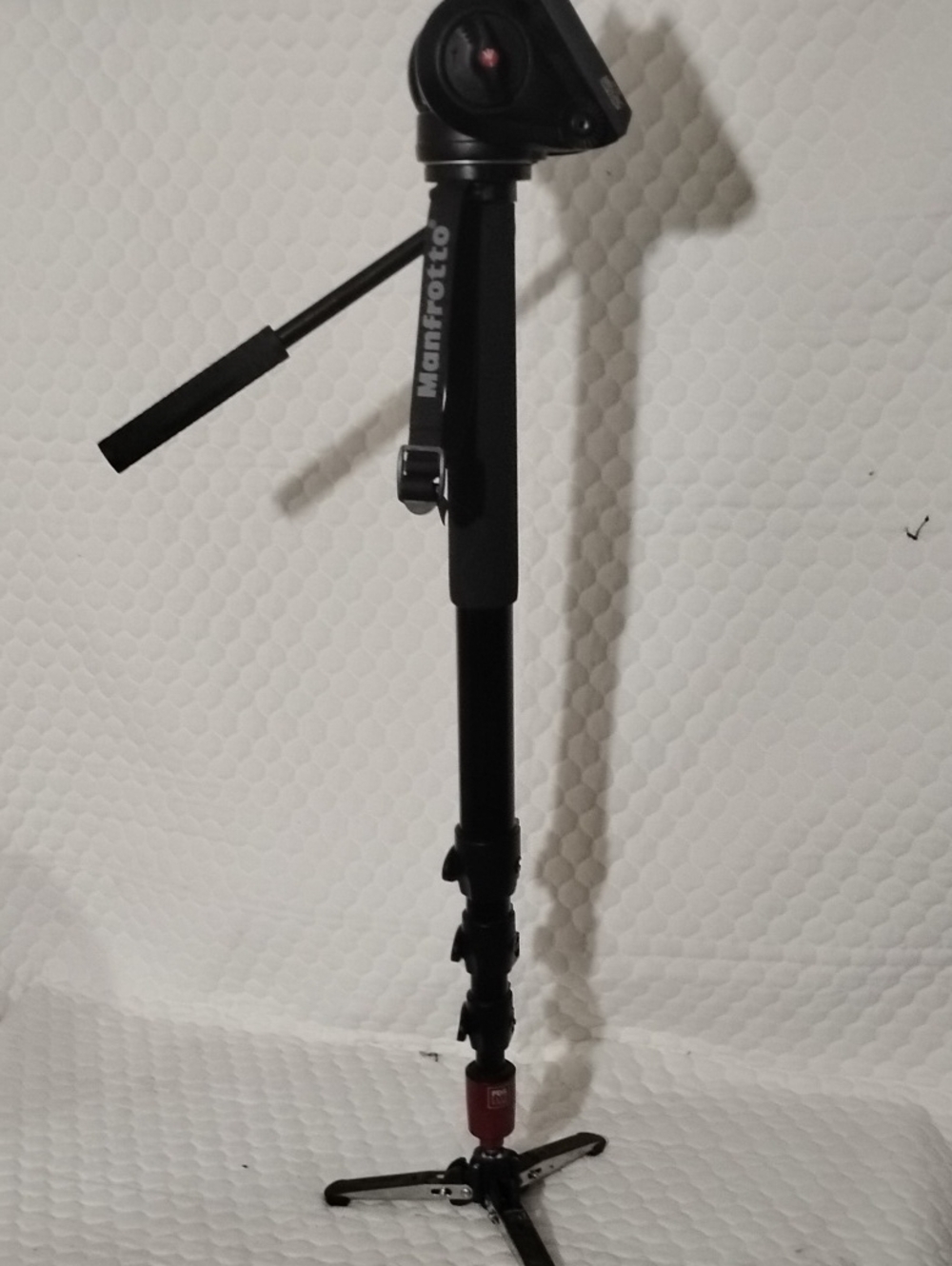 Manfrotto MVM500A Fluid Video Monopod w/ MVH500AH Head & Pan Bar.